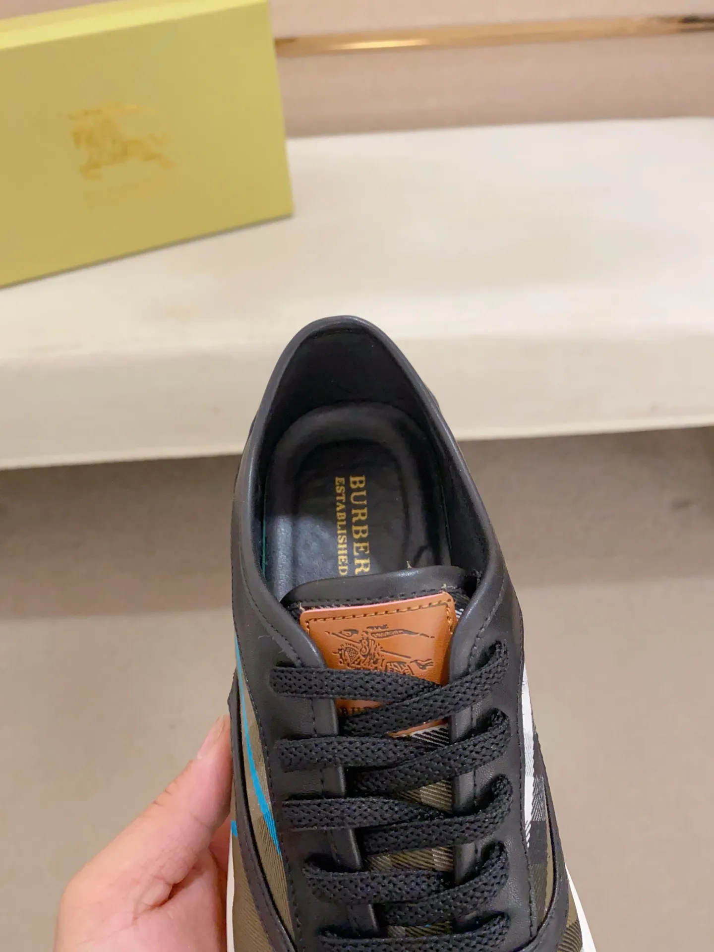 Men's shoes💰: 400💰🇮🇹🇮🇹The counters are synchronized with BURBERRY's top purchasing agents🔍🔍Synchronized sales. Positive code number: 38-44. Italian imported cowhide with official website fabric. Fully imported sheepskin lining, sole: original sole provided by the original factory, exclusive movable molded sole, super comfortable, original factory follow-up goods, 🔍🔍high quality, you can enter and leave the counter at will, welcome to compare (can be customized 45)